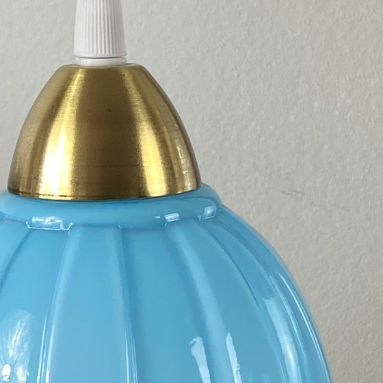 Image 1 of antica lampada portatile a forma di tulipano in vetro opalino blu