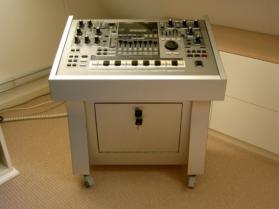 Meuble de Studio Unique Fait Main Roland MC-505 Groovebox – Merkloos, Dessertes, Aluminium (photo 6 of 9)