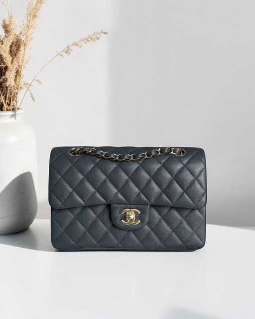 Borsa Chanel Classic Flap Small - Caviar 23CM trapuntata grigio scuro grigio con finiture dorate Serie 26