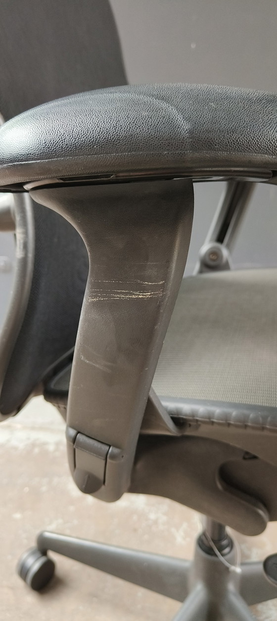 Image 1 of Herman Miller Mirra 2 vintage design ergonomische bureaustoel