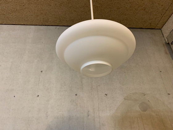 Image 1 of Lámpara colgante RZB Leuchten, Alemania de cristal opalino blanco.