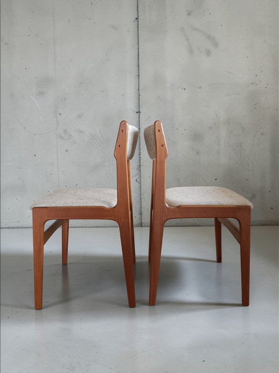 Image 1 of 4 chaises de salle à manger vintage Erik Buch