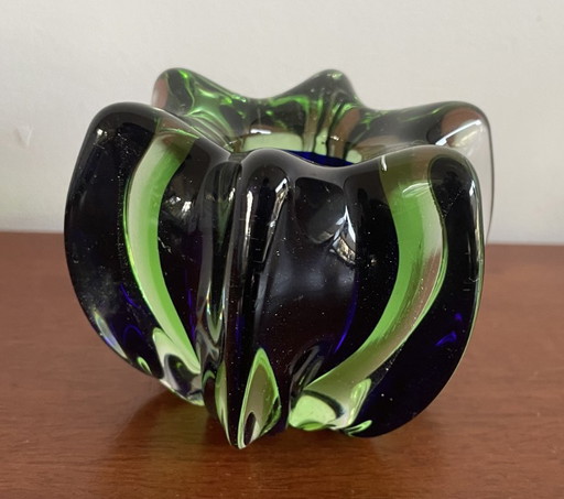 Murano – sternförmiger Kerzenständer aus grünem und kobaltblauem Glas