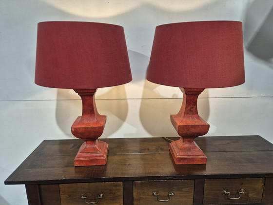 Image 1 of Lampes de table en bois gesso rouge français avec abat-jour assortis
