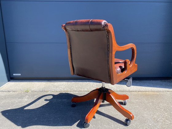 Engelse Chesterfield Bureaustoel Roodbruin – Bureaustoelen, Leather, Wood (photo 4 of 5)