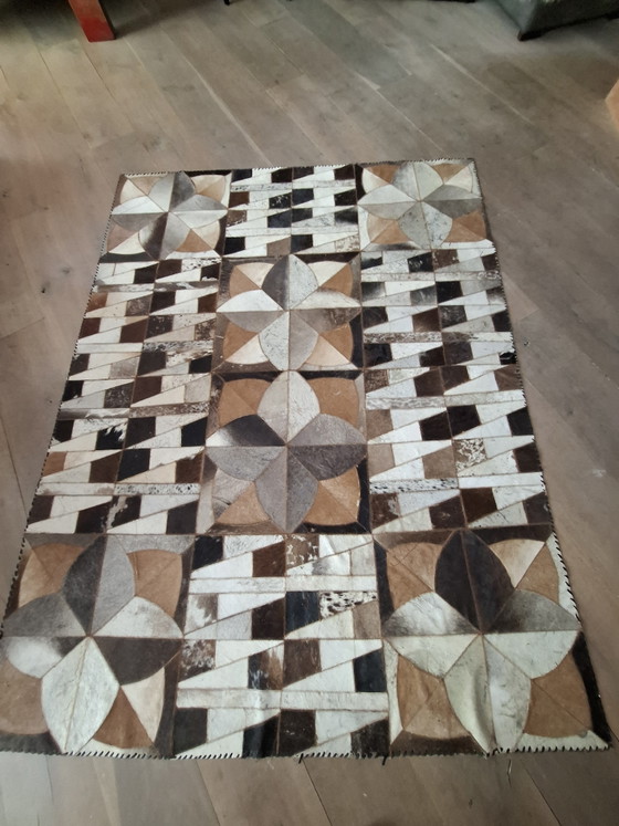 Wunderschöner geometrischer Kamelleder-Teppich – Teppiche & Läufer, Leather (photo 2 of 5)