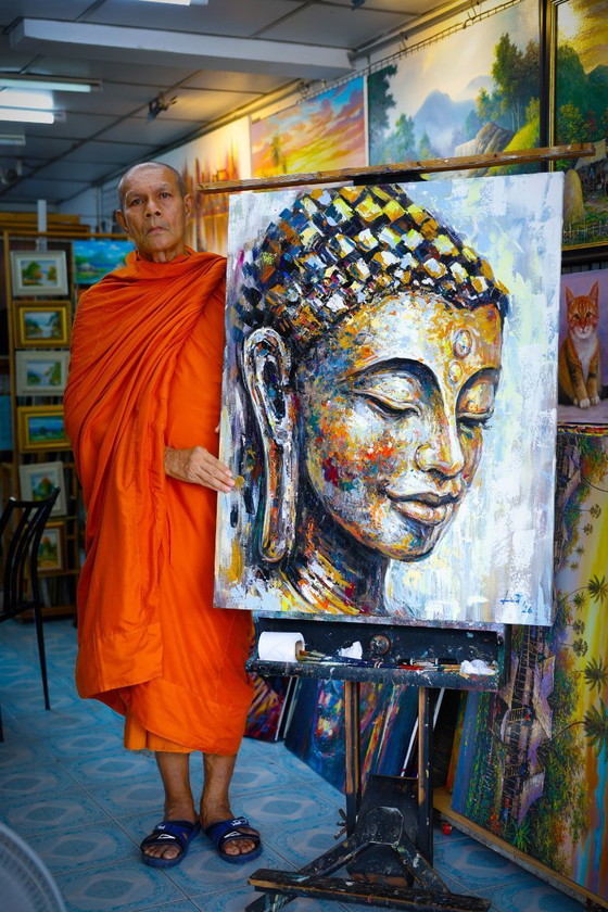 Image 1 of Unique hand-painted Buddha painting "Golden Serenity" – Seksak Jaichumchen – 80 × 100 cm