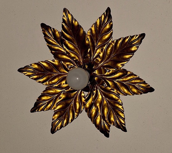 Image 1 of Plafonnier florentin plaqué or, style milieu du XXe siècle, par Hans Kögl, années 1960
