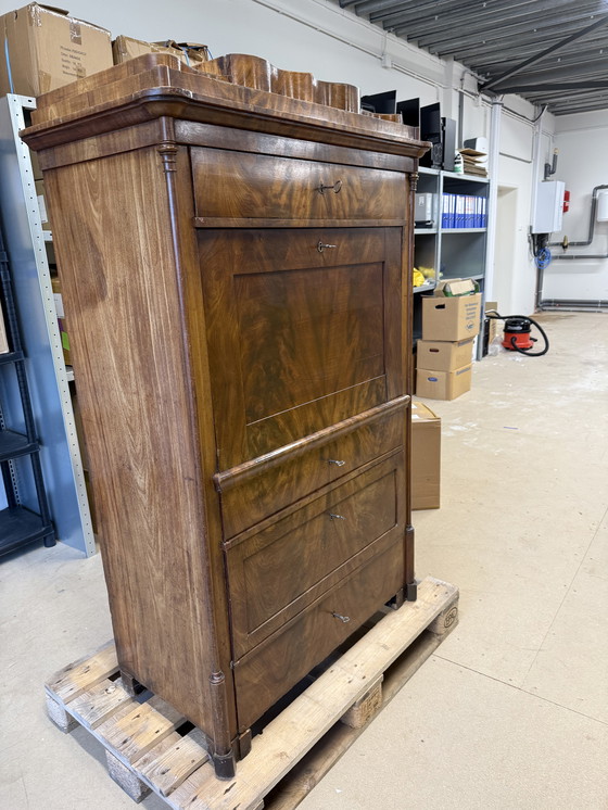 Image 1 of Secreter/castillo antiguo