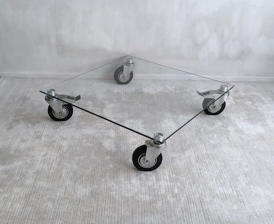 Image 1 of ✨✨ Wunderschöner Designer-Couchtisch aus Glas auf Rollen im Stil von Gae Aulenti Fontana Arte ✨✨