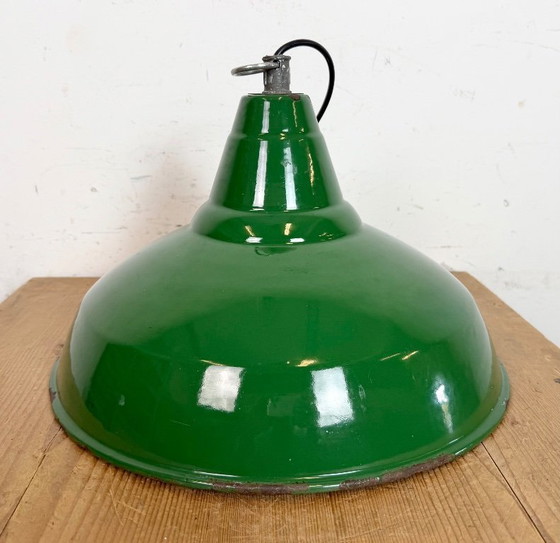 Image 1 of Lámpara colgante industrial británica de esmalte verde, década de 1960