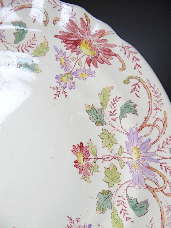 Kurzer antiker Longchamp Ständer mit polychromen Gänseblümchen aus Steingut. – Geschirr, Porzellan (photo 9 of 11)