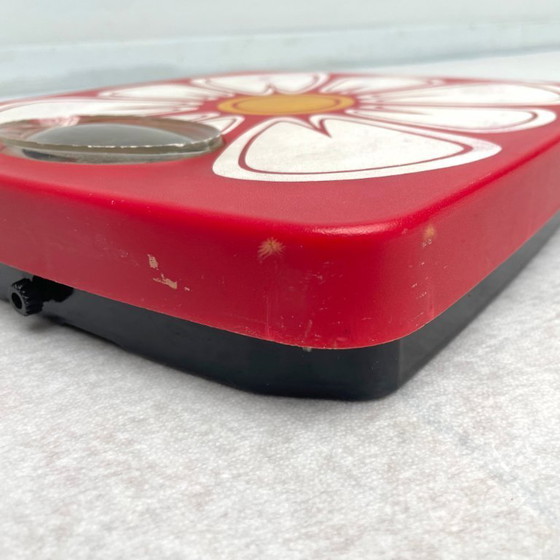 Image 1 of Hanson bathroom scale 1970s with flower
