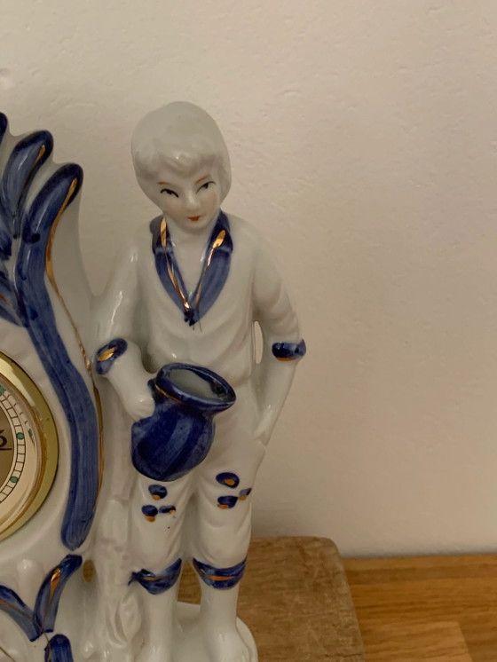 Orologio da camino vintage al quarzo in porcellana con figura di coppia (photo 5 of 8)