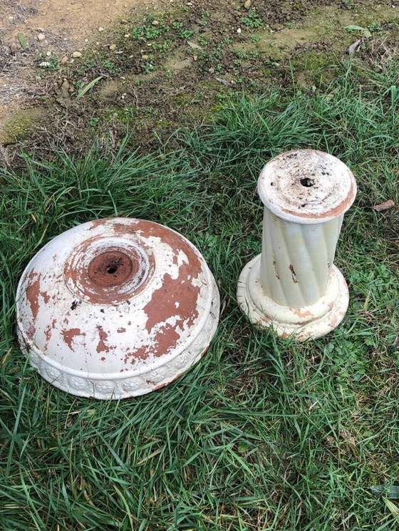 Image 1 of Jardinière en terre cuite sur colonne à motif