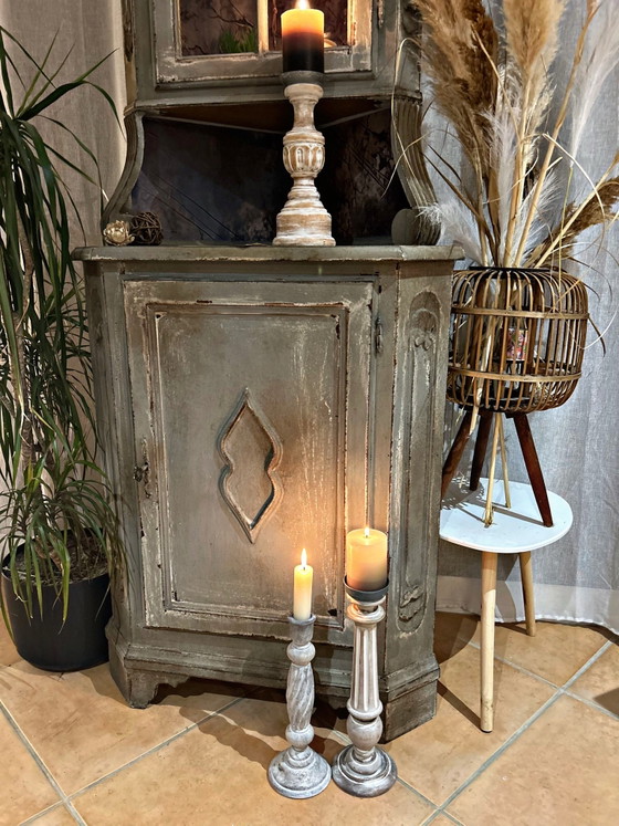 Mobile angolare antico patinato grigio-verde, Fascino bohémien e vintage, Vetrine, Legno (foto 11 di 15)