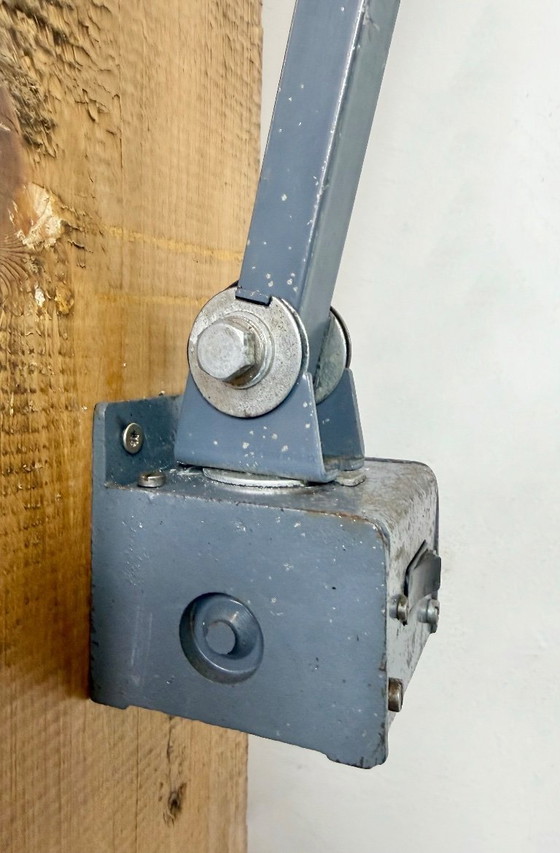Image 1 of Industriële grijze verstelbare wandlamp van Memlite, jaren 60