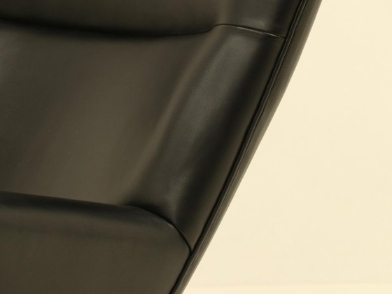 Image 1 of Poltrona Wing e pouf coordinato – CH445 e CH446 – di Hans Wegner