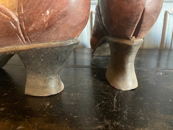 Image 1 of Botas antiguas victorianas hechas con troncos de árboles, siglo XIX