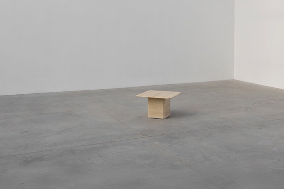 Image 1 of Mesa de centro o auxiliar cuadrada de travertino de mediados de siglo, Italia Años 60