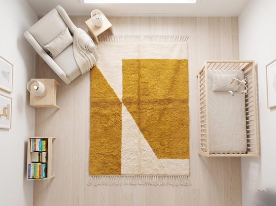 Alfombra tejida a mano de pura lana, blanca y mostaza, 1,5/2,5 m – Ahrend, Wool (photo 3 of 7)
