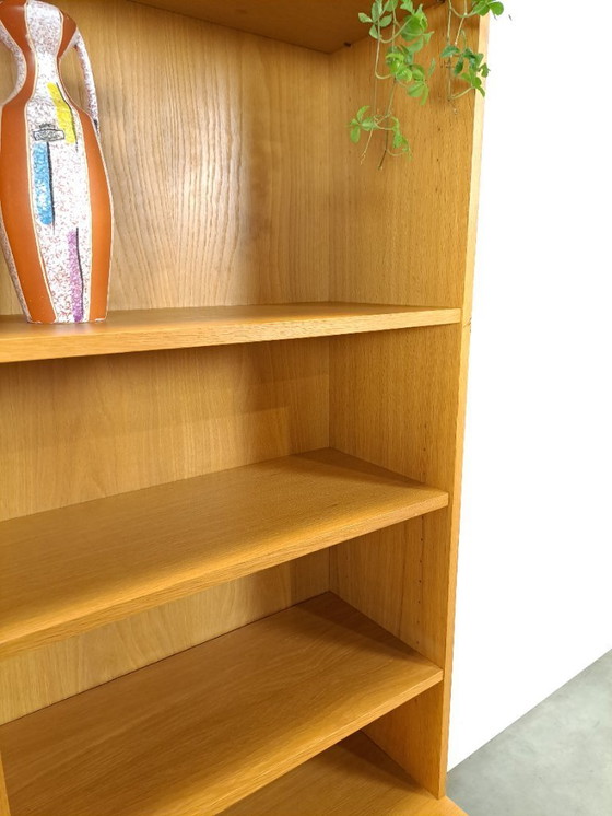 Image 1 of Hoge LP boekenkast met planken uit Zweden
