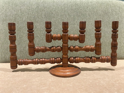 Candelabro vintage de madera con siete brazos