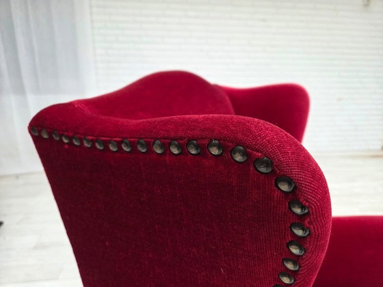 Image 1 of Anni '70, poltrona danese con schienale alto, velluto rosso per mobili, legno di frassino.