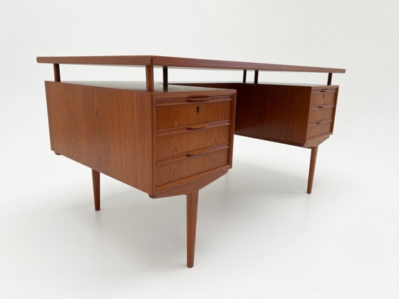 Image 1 of Bureau de direction danois en teck des années 1960