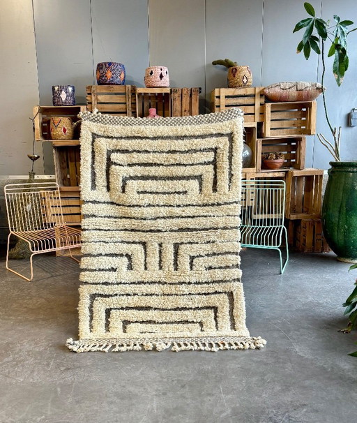 Petit tapis marocain Mrirt en laine, fait main, 100 x 160 cm – Blanc, motif géométrique minimaliste