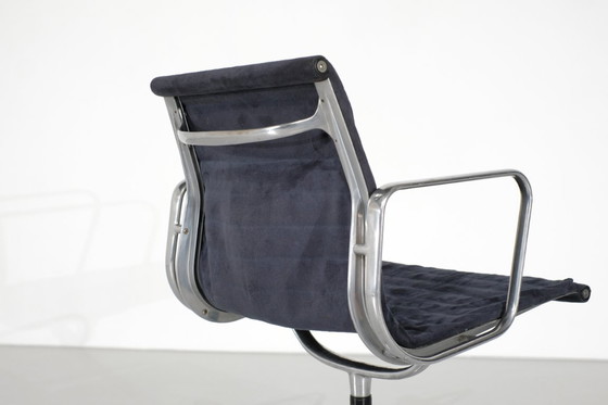 Image 1 of Conjunto de sillones "EA 103" diseñados por Charles Ray Eames para ICF USA, 1969.