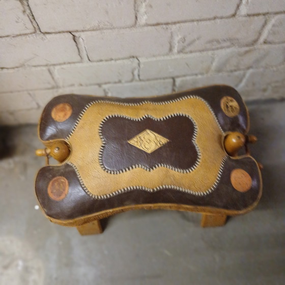 Poggiapiedi cammello marocchino – Poggiapiedi e pouf, Leather, Wood (photo 2 of 5)