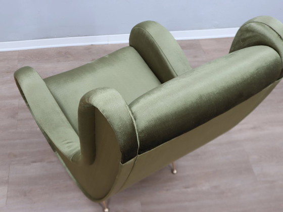 Image 1 of Sillón italiano de los años 50, estilo Senior Zanuso, de terciopelo verde.