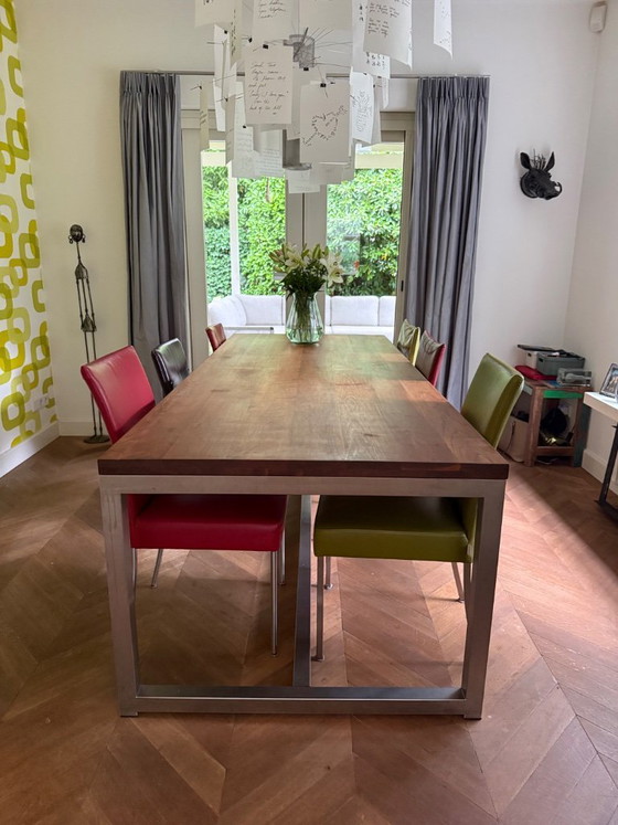 Image 1 of Beautiful Linteloo Solution dining table (walnut)