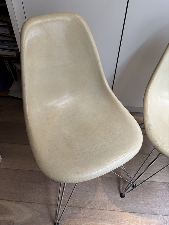 Image 1 of 4 sedie laterali vintage Eames Miller DSR in fibra di vetro – pergamena