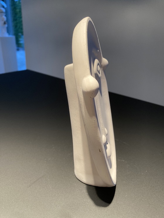Image 1 of Escultura moderna de rostro estilizado