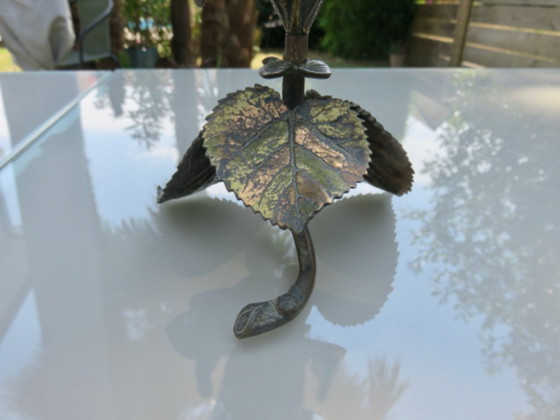 Image 1 of Bronzen kandelaar met bloemenmotief, art nouveau-stijl, Frankrijk, jaren 1930-1940.