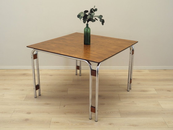 Image 1 of Table en noyer, design italien, années 1970, fabrication : Italie