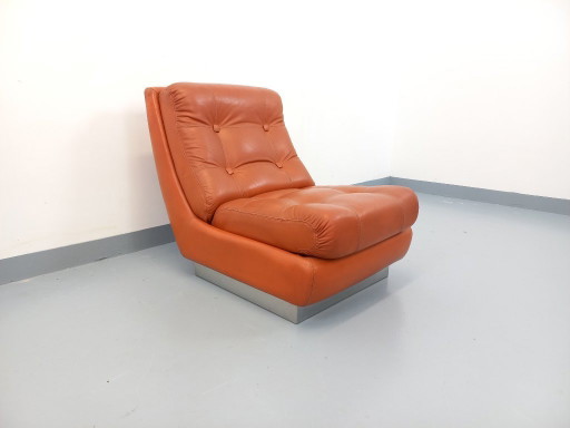 Vintage Roche Bobois-fauteuil in chroom en tegelkleurig leer uit de jaren 70.