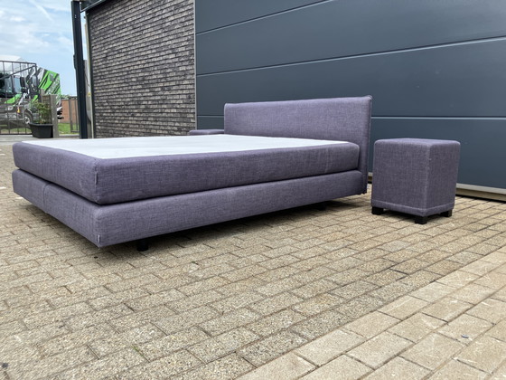 Image 1 of Auping Boxspring 180 x 200 in Topstaat! Incl Auping matras en Emma topper, alles zeer netjes. Incl 2 hockers (nachtkastjes)