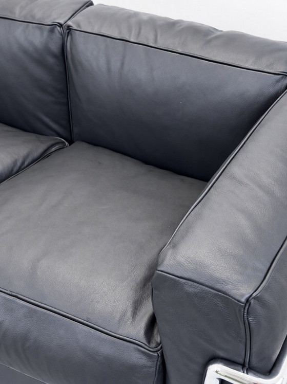Lc2 Sofa Black Leather, Le Corbusier, Cassina, Charlotte Perriand Seats – Divani 2 posti, Metallo, Pelle (photo 7 of 11)