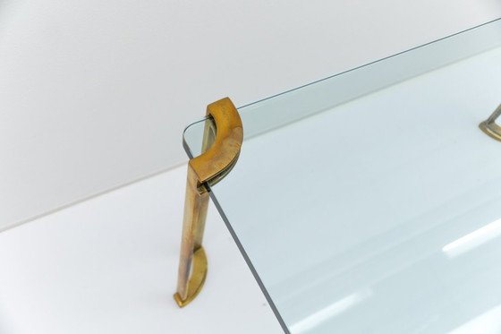 Image 1 of Tavolino da caffè vintage in ottone e vetro attribuito a Peter Ghyczy, anni '70