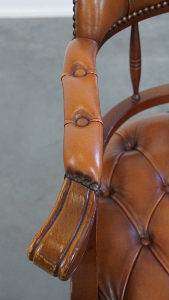 Image 1 of Sedia da ufficio Chesterfield classica in pelle bovina e legno in stile inglese