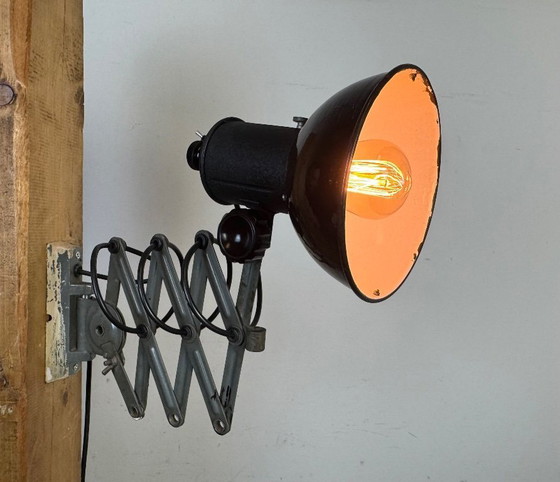 Image 1 of Industriële zwarte geëmailleerde schaarwandlamp, jaren 50
