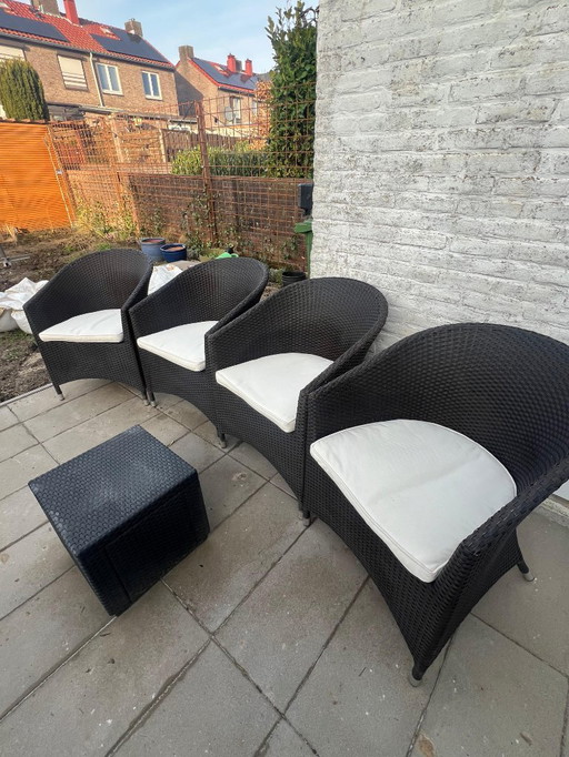 Exklusives Garten-Set: 4 John Lewis Schalenstühle + Hocker (Rattan)