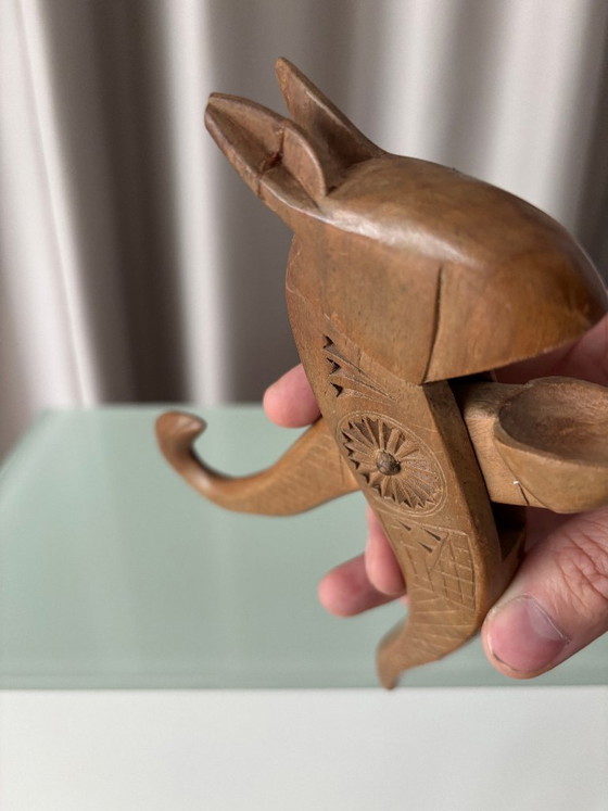 Geschnitzter Eichhörnchen-Nussknacker aus Holz, Küchenzubehör, Braun, Vintage (Foto 3 von 5)
