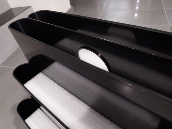 Image 1 of Revistero Julklapp Christmasgift estilo Kartell: réplica perfecta del diseño en acrílico negro