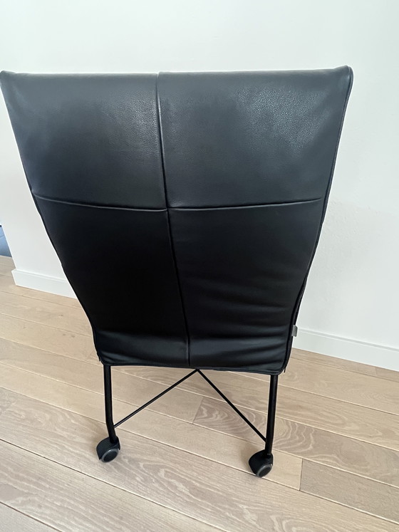 Image 1 of 2 Montis Chaplin eetkamerstoelen met wielen. 