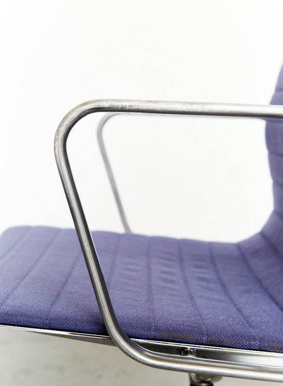 Image 1 of Sedia di gruppo in alluminio Charles & Ray Eames EA 108 per Vitra