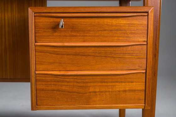 Image 1 of  Dänischer Teakholz-Schreibtisch von Peter Lovig Nielsen für Hedensted Mobelfabrik, 1972